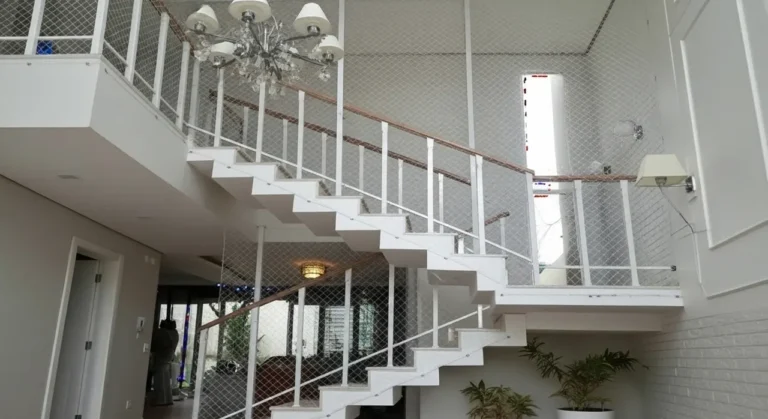Rede de proteção em escada – atendimento na Vila Curuçá