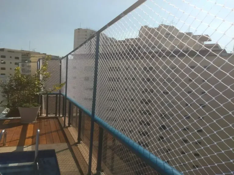 Rede de proteção em sacada de apartamento – atendimento na Saúde